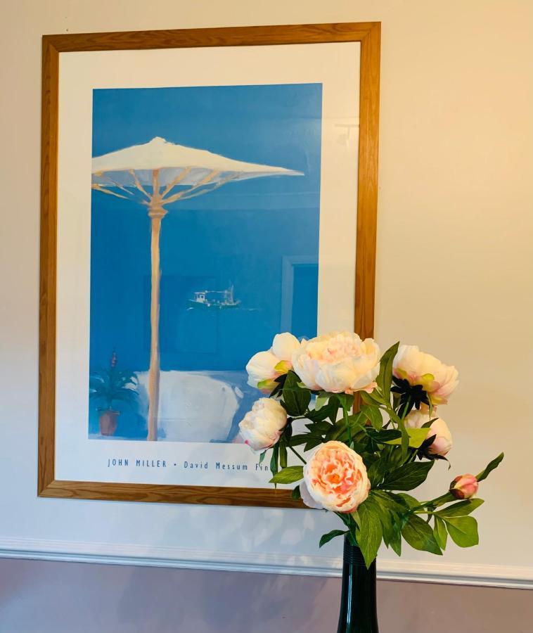 The Lake House, ウォーキング エクステリア 写真