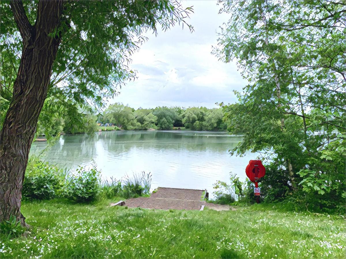 The Lake House, ウォーキング エクステリア 写真